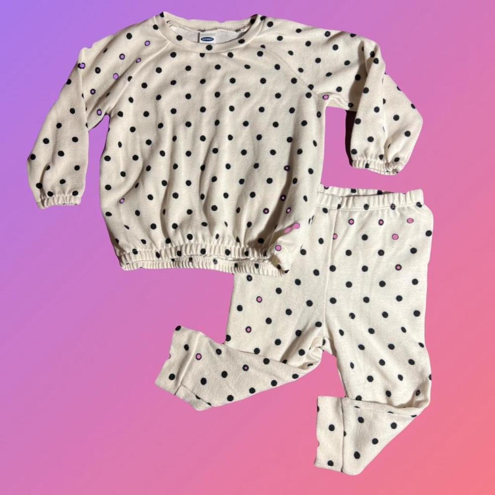 Carter’s 2-piece Polka Dot velour sweatsuit, Girls 12-18M